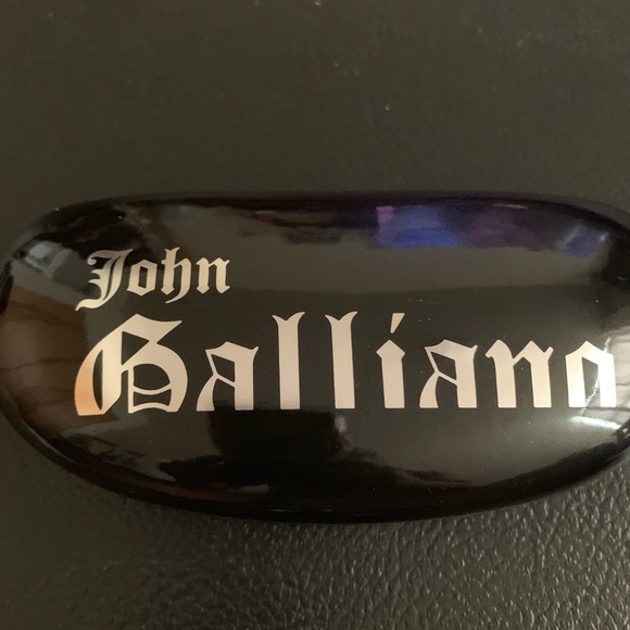 Eyewear - Picture 2 of 6